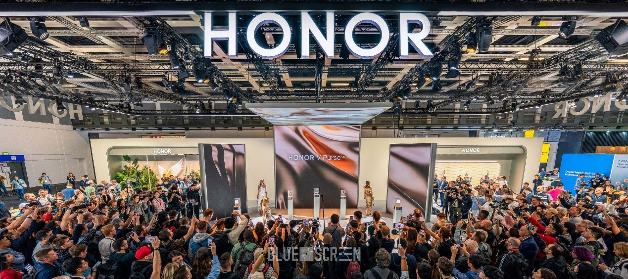 HONOR завоевала награду 100 лучших развивающихся брендов Китая