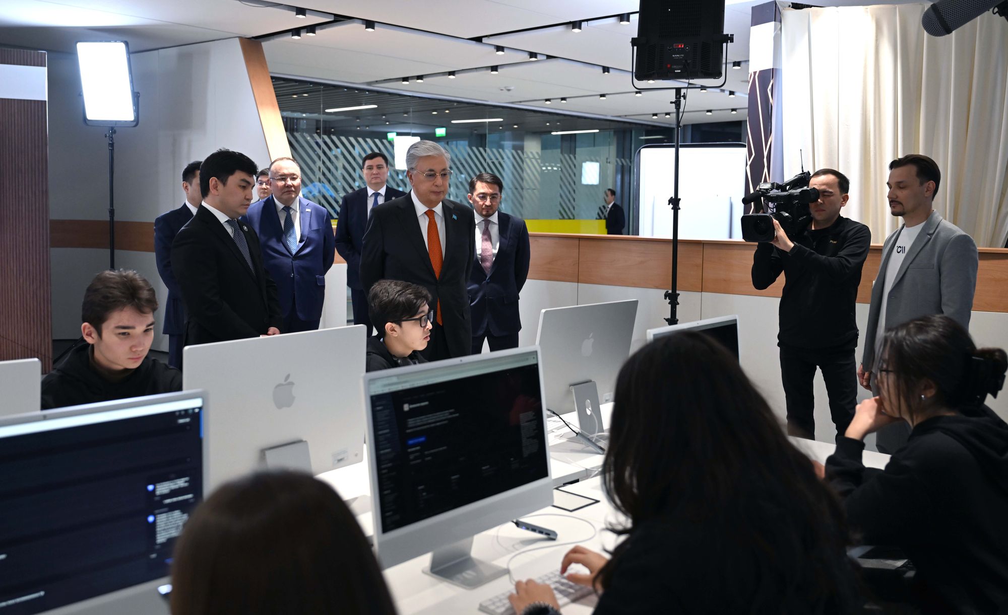 Более 150 000 студентов получили сертификаты по ИИ в рамках программы AI-Sana