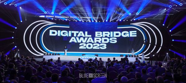 Алихан Смаилов вручил награды победителям Digital Bridge Awards