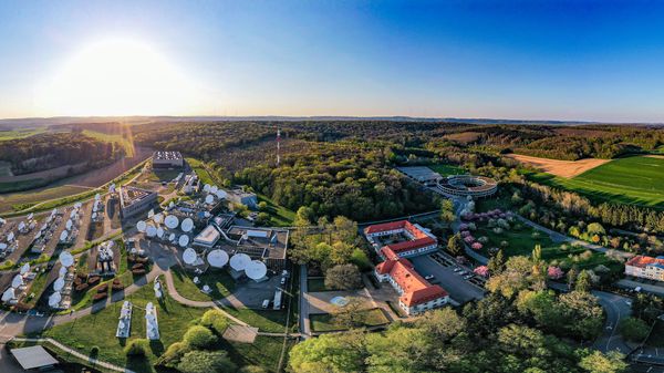 SES Intelsat-пен мәміледен кейін спутниктік байланыс саласындағы көшбасшылығын күшейтті