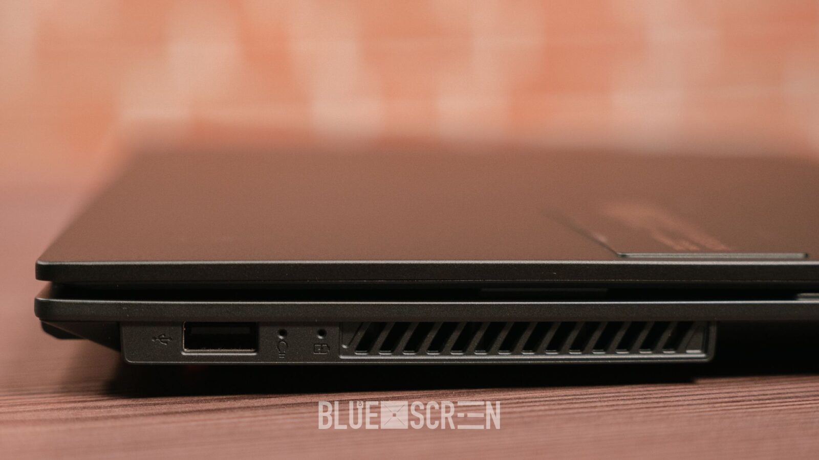  Разъёмы в Vivobook S 15 OLED