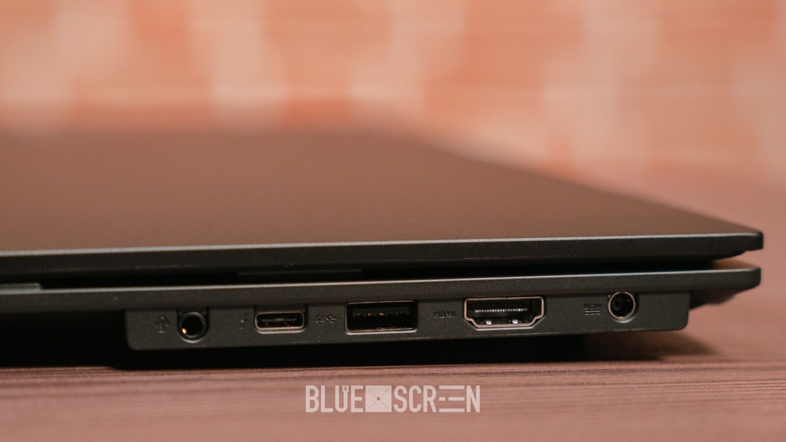  Разъёмы в Vivobook S 15 OLED